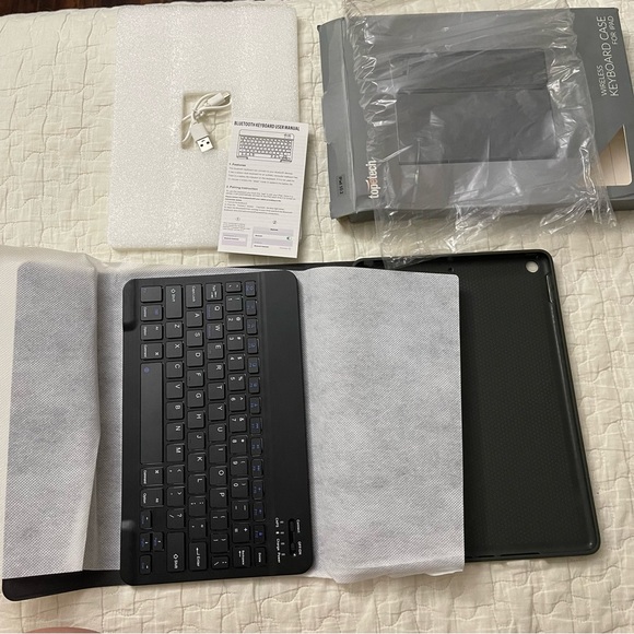 NEW IN BOX iPad 10.2 Blue & Gold Marbled Wireless Keyboard Case - Picture 2 of 7